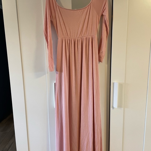 Pinkblush off shoulder maternity dress - Picture 4 of 5